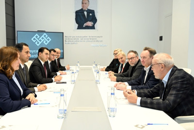 Nazir sirk rəhbərləri ilə görüşüb