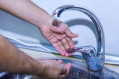 Maştağa sakinlərinin bitməyən problemi: “Məsciddən, bulaqlardan su daşıyırıq”