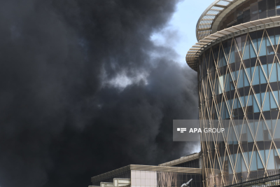 Bakıda mağazada yanğın oldu