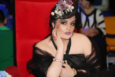 Elza Seyidcahanın yazdığı şeiri dərsliyə saldılar