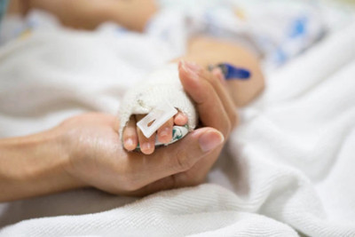 Maştağada xəstəxanaya aparılan səkkiz yaşlı qız yolda öldü