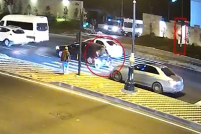 Motosikletçinin məsuliyyətsizliyi qəzaya səbəb oldu - VİDEO 
