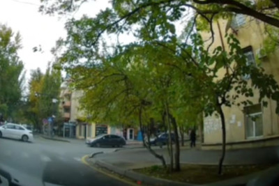 Bakıda qaydaları heçə sayan sürücü qəzaya səbəb oldu - ANBAAN VİDEO