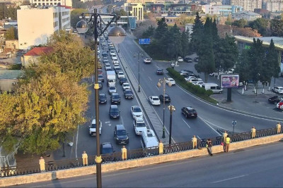 Bakının bu küçələrində sıxlıq var 