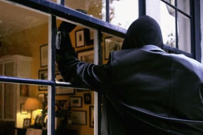 Altı evdən oğurluq etdi, tutuldu