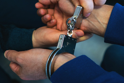 Pul və telefon oğrusu yaxalandı