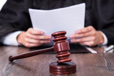 “İmam elan olunmuşam, mənə hər şey olar”