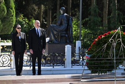 Prezident və birinci xanım Ümummilli Lider Heydər Əliyevin məzarını ziyarət ediblər - FOTO/VİDEO + YENİLƏNİB