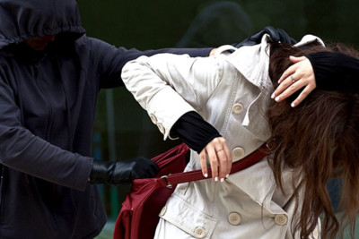 Qadının pulunu oğurlayan şəxs saxlanıldı 