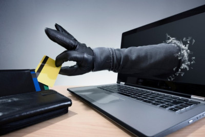 Xırdalan sakinin 5 min dolları oğurlandı 