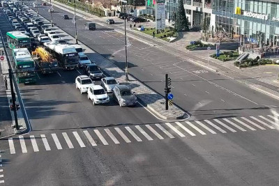 Bakıda qəza tıxaca səbəb olub 