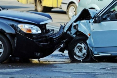 Bakıda iki avtomobil toqquşub, xəsarət alan var - FOTO