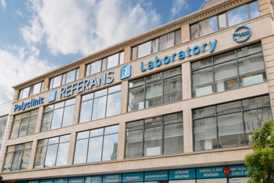 Bakıda məşhur klinikanın önünü parkinqə çevirdilər - VİDEO 