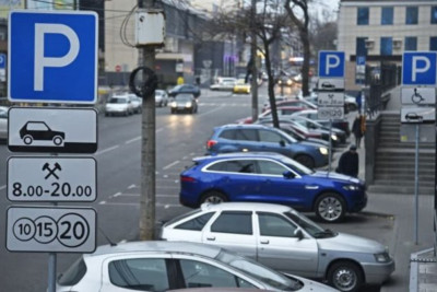 Bakının bu küçələrində parklanma yerləri təşkil edildi 