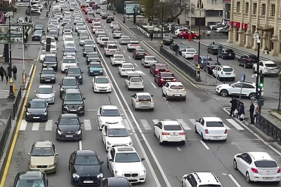 Bakı yollarında səbəbi bilinməyən sıxlıq yaranıb