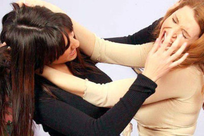 Bakıda kafedə qadınlar arasında dava: Xəsarət alan var