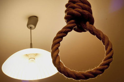 Bakıda 37 yaşlı kişi özünü öldürdü