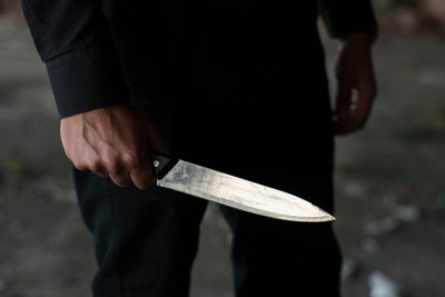 Bakıda cənazə daşıyan avtomobilin sürücüsü bıçaqlanıb