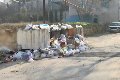 Badamdarda tullantılar daşınmadığına görə antisanitar vəziyyət hökm sürür - VİDEO 