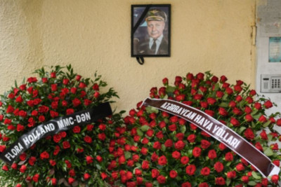 Qəzaya düşən təyyarənin kapitanı İqor Kşnyakinin xatirəsi Bakıda ehtiramla yad olunur - FOTO