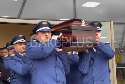 Qəzada həlak olan ekipaj üzvlərinin nəşləri ikinci Fəxri Xiyabana aparılır - VİDEO