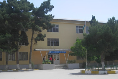 Xırdalan məktəbində direktorla valideyn arasında QALMAQAL - Polis işə qarışdı