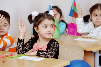 Savadlı etmək, yoxsa savadsızlığa sürükləmək? – 3 yaşlı uşaqların TƏHSİL QALMAQALI