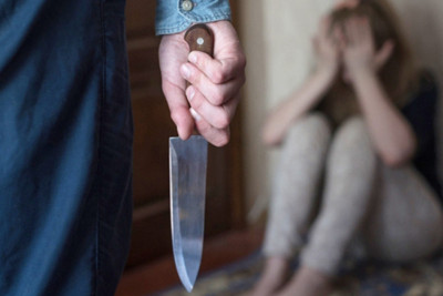 Bakıda qardaş bacısını bıçaqladı