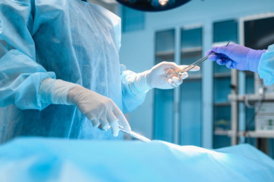 Sürətlə yayılan sinə ƏMƏLİYYATI - Mammoplastika edən analar körpəsinə süd verə bilərmi?