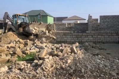 Binədə qanunsuz tikililər söküldü - VİDEO