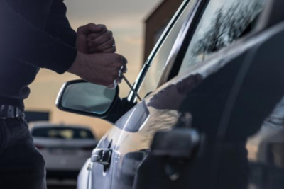 Binəqədidə “Mercedes” qaçırıldı