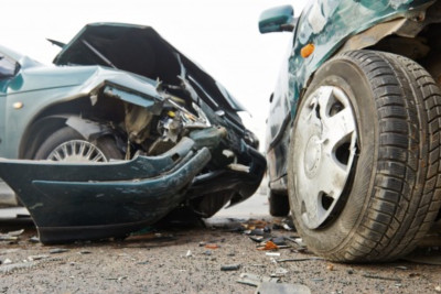 Bakıda iki avtomobil toqquşdu - Ölən var