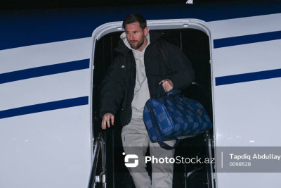 Messi və komanda yoldaşları Bakıya gəldi - VİDEO