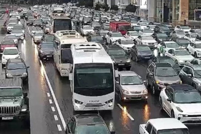 Bu yollarda tıxac var - SİYAHI