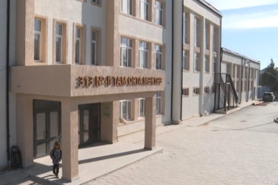 İstilik qısa müddətə verilir, sonra dayandırılır: Şagirdlərin yarısı xəstədir - ŞİKAYƏT + VİDEO