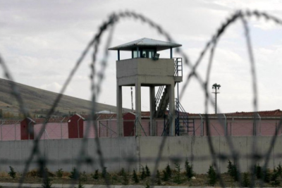 Məhkum həbsdə öldü