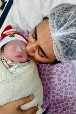 Azərbaycanda Yeni ilin ilk körpəsi doğuldu – Foto