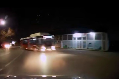 Maştağada obyektlərə çırpılan avtobusun sürücüsünün vəziyyəti barədə RƏSMİ AÇIQLAMA