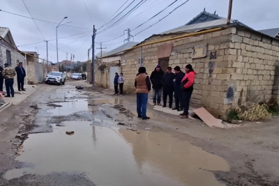 Masazırda kanalizasiya xətti partladı: Yeni çəkilən yol sıradan çıxdı - VİDEO 