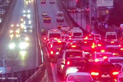 Nasaz avtomobil “Koroğlu”da tıxac yaradıb