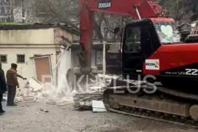  "Şuşa" restoranının sahibi ilə söküntünü aparanlar arasında İNSİDENT - VİDEO