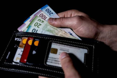 Bu şəxslərin də maaşları artırıldı