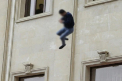 İbrahim Kərbalıyevin oğlu özünü 17-ci mərtəbədən atdı – YENİLƏNİB + FOTO