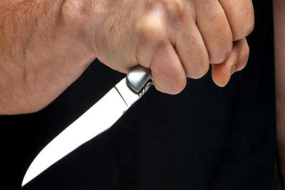 Kürdəxanıda kişi dostunu bıçaqladı