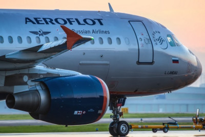 Rusiya təyyarəsi Bakıda məcburi eniş edib