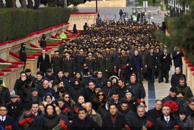 20 Yanvar şəhidlərinin xatirəsi bir dəqiqəlik sükutla yad edilib - VİDEO