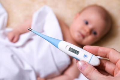 Pediatr valideynlərin yanlışlığından danışdı: “Yüksək hərarət zamanı…”