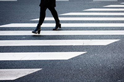 İşə gedən gənc müəllimi maşın vurub öldürdü