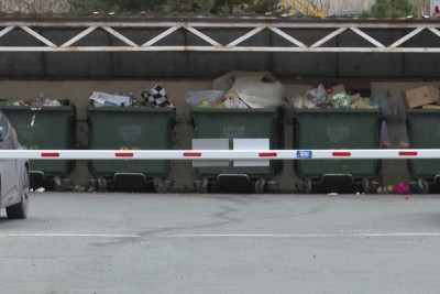 Bakıda şlaqbaum qəzaya səbəb olub - Hadisə iki binanın sakinlərini üz-üzə qoyub + VİDEO 