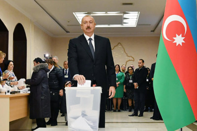 Prezident İlham Əliyev 1 saylı seçki məntəqəsində səs verib - FOTO